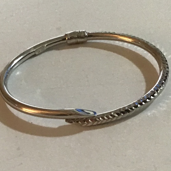 ITALIAN STERLING SILVER HINGED TEXTURED BANGLE - Picture 1 of 7